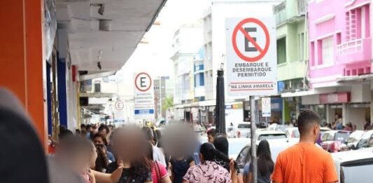 Dia do Comerciário: veja o que abre e fecha em Campina Grande