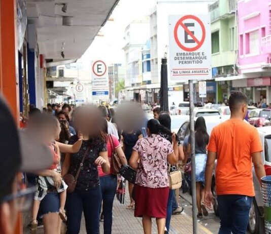 Dia do Comerciário: veja o que abre e fecha em Campina Grande
