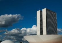 Congresso vota nesta semana fim da escala 6×1 e “taxa das blusinhas”
