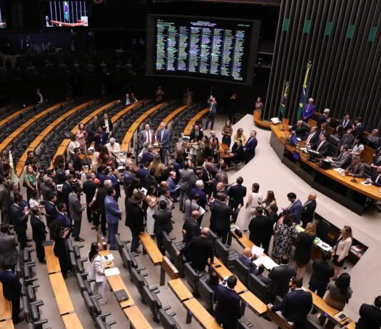 Congresso derruba veto de Lula e mantém PL da Dosimetria