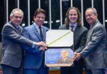 No Senado, presidente da FIEPB e da Associação Nordeste Forte recebe o Diploma José Ermírio de Moraes