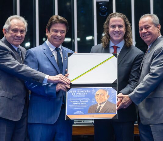 No Senado, presidente da FIEPB e da Associação Nordeste Forte recebe o Diploma José Ermírio de Moraes