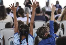 Mais brincadeira, menos tela: confira dicas para uma infância saudável