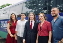 Prefeitos agradecem articulação de Veneziano durante entrega de 118 veículos para assistência à saúde na Paraíba