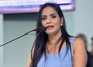 Câmara de Campina Grande homenageia Crizane Xavier por atuação junto às comunidades