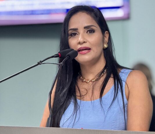 Câmara de Campina Grande homenageia Crizane Xavier por atuação junto às comunidades