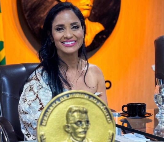 Câmara de Campina Grande homenageia Crizane Xavier em noite de emoção e reconhecimento