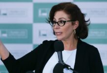 Moraes converte prisão de Carla Zambelli de preventiva para definitiva