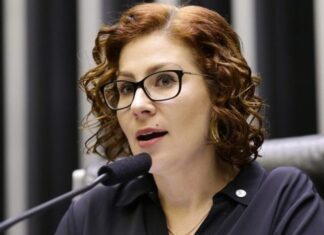 Justiça da Itália aceita extradição de Carla Zambelli ao Brasil