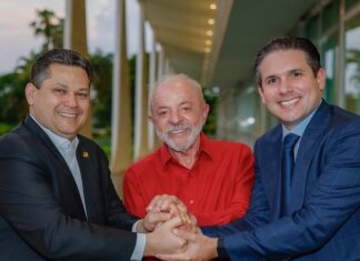 Davi Alcolumbre e Hugo Motta visitam presidente Lula