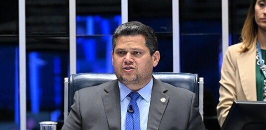 Alcolumbre mantém silêncio sobre 6×1 e oposição tenta preservar escala