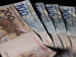 Governo federal propõe salário mínimo de R$ 1.502 em 2025