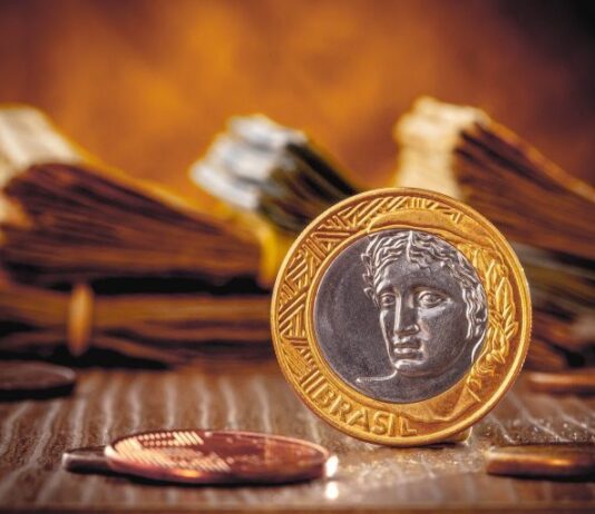 Brasil teve em 2024 maior carga tributária em mais de 20 anos