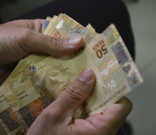 Abono salarial começa a ser pago nesta segunda-feira