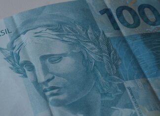 Aposentados e pensionistas do INSS começam a receber 13º nesta sexta-feira