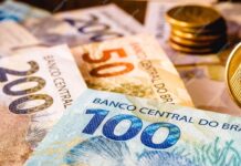 Brasileiros retiram R$ 10,5 bilhões da poupança em agosto
