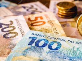 Brasileiros retiram R$ 10,5 bilhões da poupança em agosto
