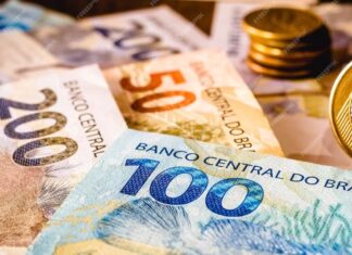 Brasileiros retiram R$ 10,5 bilhões da poupança em agosto