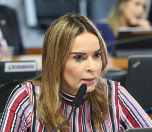 Líder do PSD cobra saída de Daniella Ribeiro da primeira secretaria do Senado
