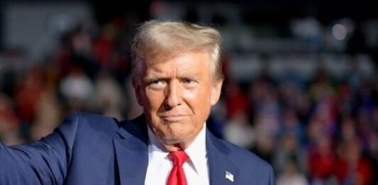 Trump eleva tarifa global para 15% após decisão da Suprema Corte dos EUA