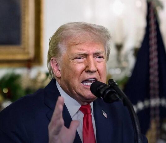Trump afirma que EUA passam a controlar o Estreito de Ormuz