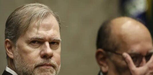 Dias Toffoli se declara suspeito para julgar prisão de Vorcaro