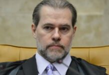 Senadores protocolam pedido de impeachment de Dias Toffoli