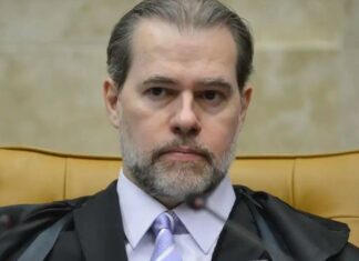 Senadores protocolam pedido de impeachment de Dias Toffoli