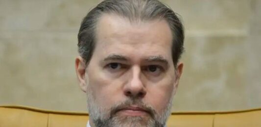 Senadores protocolam pedido de impeachment de Dias Toffoli