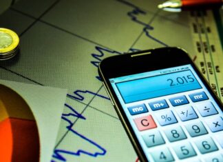 Bolsa cai com indefinição sobre juros no Brasil e no exterior