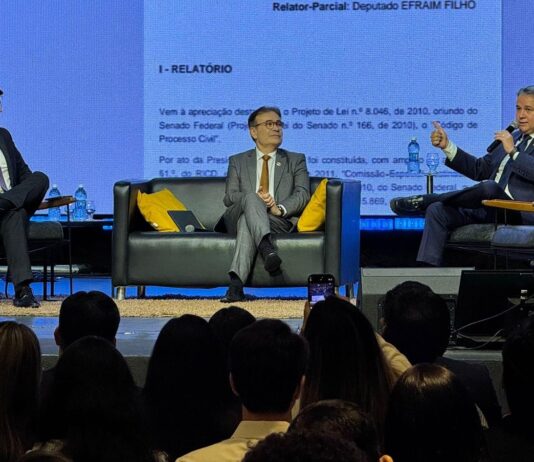 “É importante reconhecer os avanços, mas é indispensável olhar para o futuro e perceber onde ainda há espaço para aperfeiçoamento”, diz Efraim no Congresso Nacional dos 10 Anos do Novo Código de Processo Civil