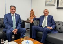 Governador mais bem avaliado do país, Ronaldo Caiado visita líder do União Brasil no Senado