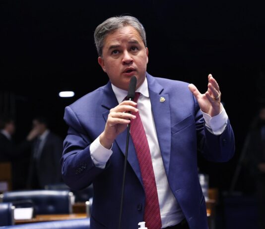 ‘Sou a favor da Paraíba e dos paraibanos, picuinhas partidárias não podem prejudicar o estado’, diz Efraim, ao aprovar empréstimo para o TransParaíba