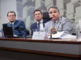 Efraim entrega resultado final do Grupo de Trabalho com mais de 200 sugestões de emenda à reforma tributária