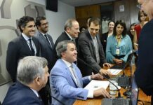 Aprovado na Comissão, novo texto sobre processo administrativo fiscal segue para o Plenário