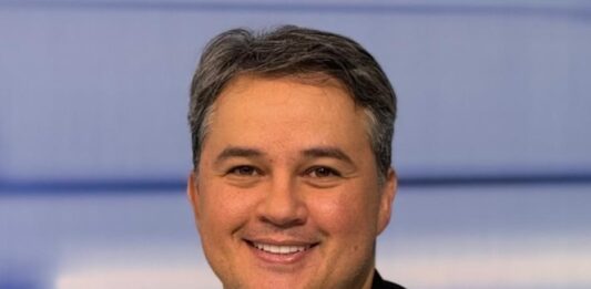 Efraim Filho é o primeiro a registrar candidatura ao Governo da Paraíba