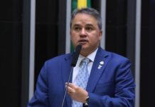 “A gente luta pela inclusão real”, diz Efraim ao reforçar compromisso com a causa do autismo