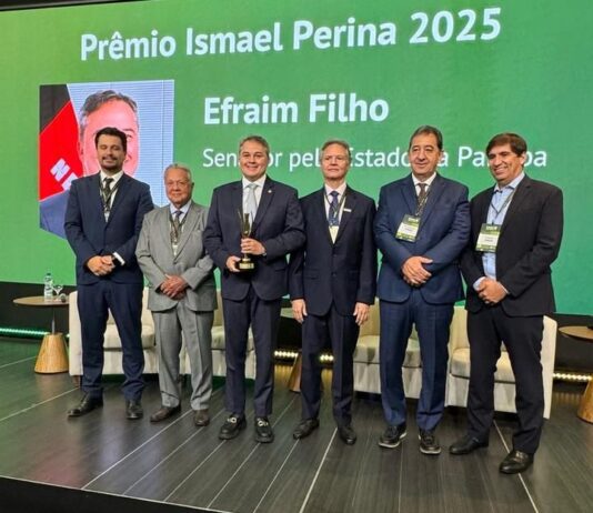 Efraim recebe prêmio nacional por atuar em defesa do agronegócio e do produtor rural brasileiro