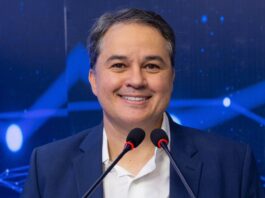 Efraim ironiza Lucas após governador reproduzir proposta sobre presídios de Mangabeira: “Se é para copiar, melhor deixar a gente governar”