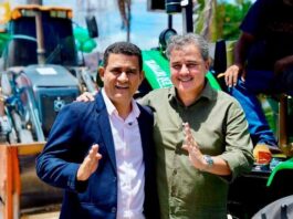 Ao receber título de cidadão de Caaporã, Efraim recebe adesão do prefeito Chico Nazário para o governo