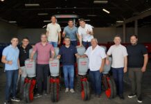 Efraim entrega maquinários para 10 cidades e reforça compromisso com a população paraibana