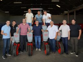 Efraim entrega maquinários para 10 cidades e reforça compromisso com a população paraibana