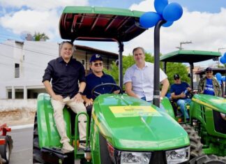Pré-candidato a governador Efraim entrega poços, tratores, caminhão e retroescavadeira fortalecendo a agricultura em Sumé