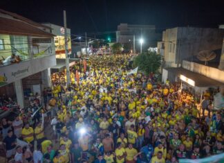 Chegou a hora da virada, Paraíba: Efraim e Alfredo Gaspar levam multidão às ruas de São Bento nesta sexta-feira (18)