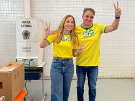 Efraim Filho vota em João Pessoa e vai acompanhar apuração ao lado de Flávio Bolsonaro em Brasília
