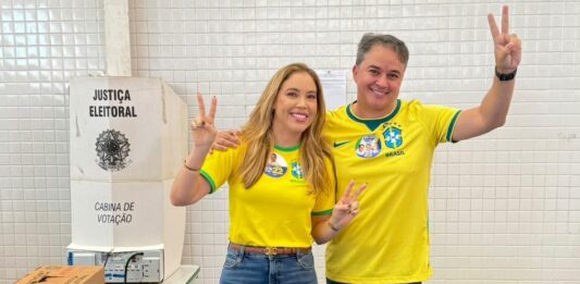 Efraim Filho vota em João Pessoa e vai acompanhar apuração ao lado de Flávio Bolsonaro em Brasília