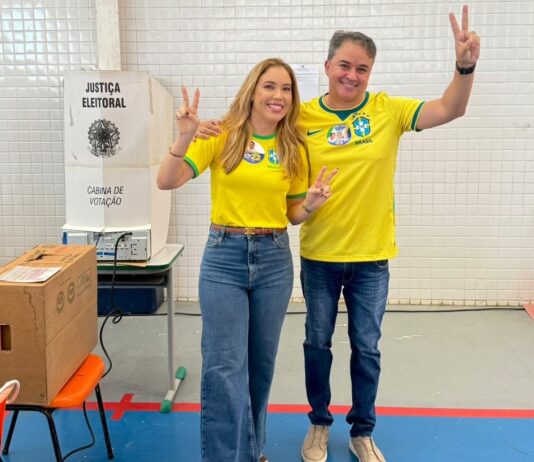 Efraim Filho vota em João Pessoa e vai acompanhar apuração ao lado de Flávio Bolsonaro em Brasília