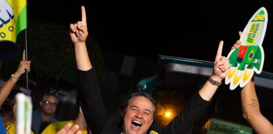 Efraim se destaca no debate com novas propostas para o Sertão paraibano