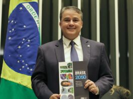 “Trabalho para ver o ‘Made in Paraíba’ ser sinônimo de qualidade e competitividade”, diz Efraim em evento da CNI