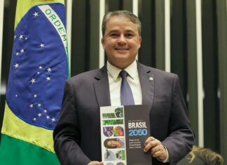 “Trabalho para ver o ‘Made in Paraíba’ ser sinônimo de qualidade e competitividade”, diz Efraim em evento da CNI